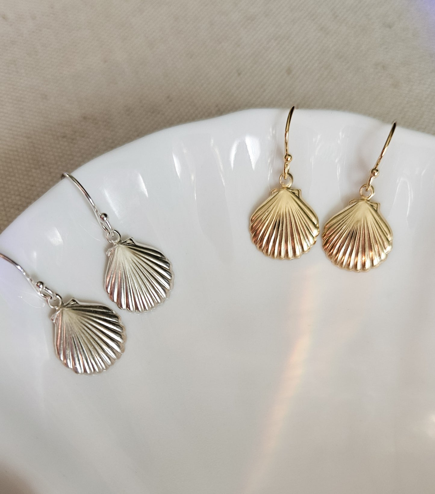 Simple Scallop Charm Earrings