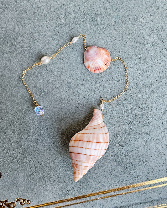 Banded Tulip & Calico Pendulum